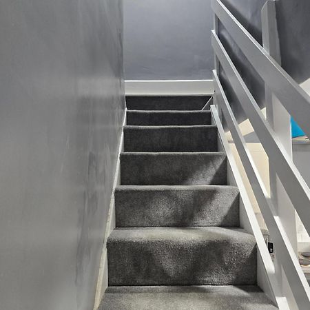 Manchester - House - Sleeps 6 - Parking - Garden Eksteriør billede